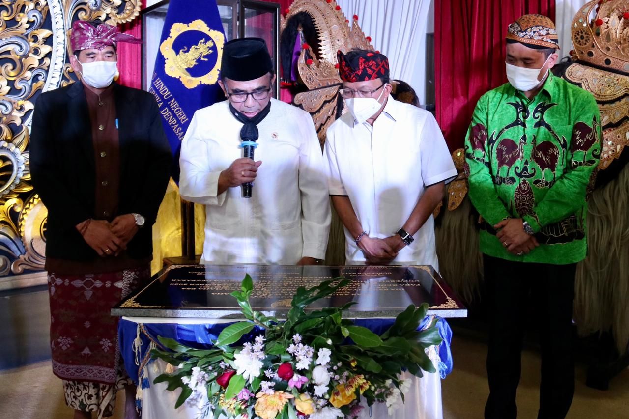 podiumnews.com-Menag Tegaskan Telah Revisi Buku Agama Hindu Muat Ajaran Sampradaya